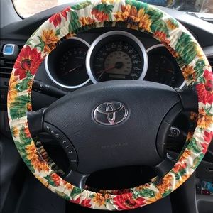 Steering wheel cover